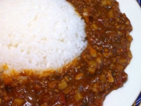 野菜たっぷり！トマトドライカレー